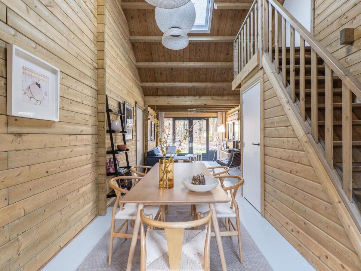 Cosy Wooden House Amid Woods In Soesterberg อูเทรคต์ ภายนอก รูปภาพ