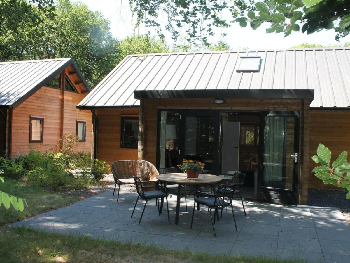 Cosy Wooden House Amid Woods In Soesterberg อูเทรคต์ ภายนอก รูปภาพ