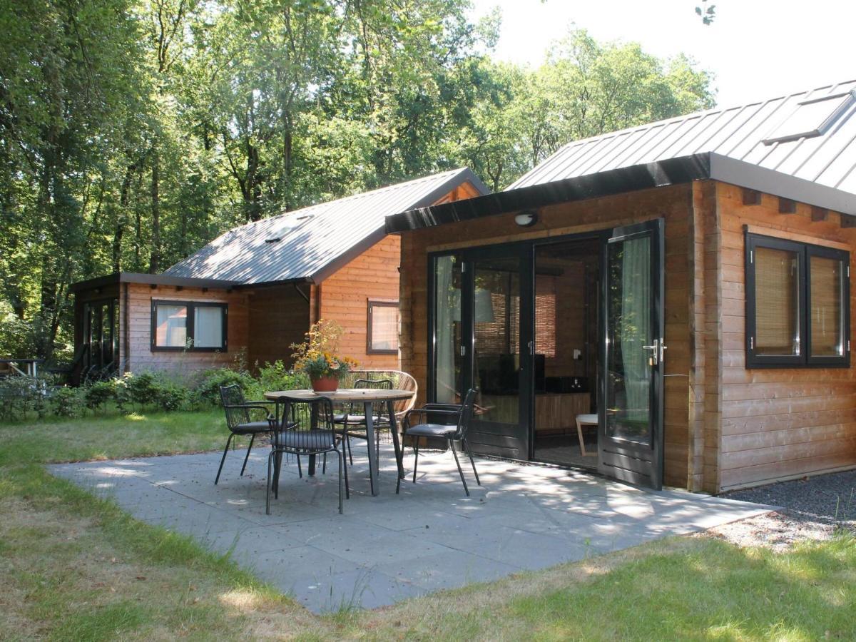 Cosy Wooden House Amid Woods In Soesterberg อูเทรคต์ ภายนอก รูปภาพ